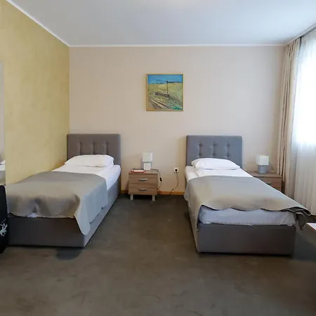 Smestaj Tank, Pancevo Salasi