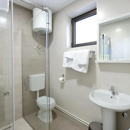 Smestaj Tank, Pancevo Salasi