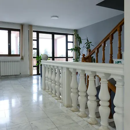 Smestaj Tank, Pancevo Salasi