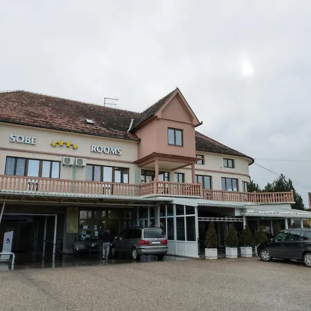 Smestaj Tank, Pancevo Salasi