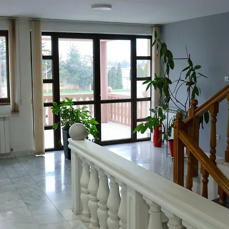 Smestaj Tank, Pancevo Salasi