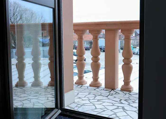 Smestaj Tank, Pancevo Salasi