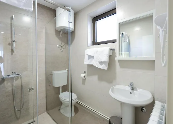 Smestaj Tank, Pancevo Salasi