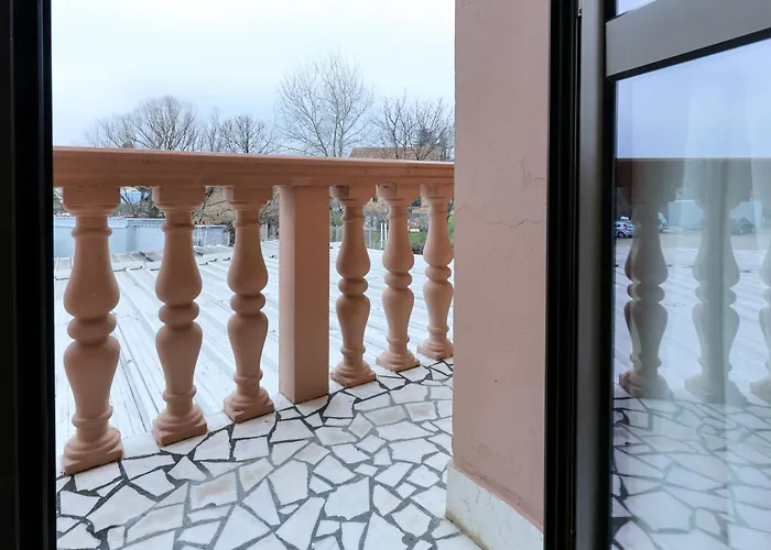 Smestaj Tank, Pancevo Salasi