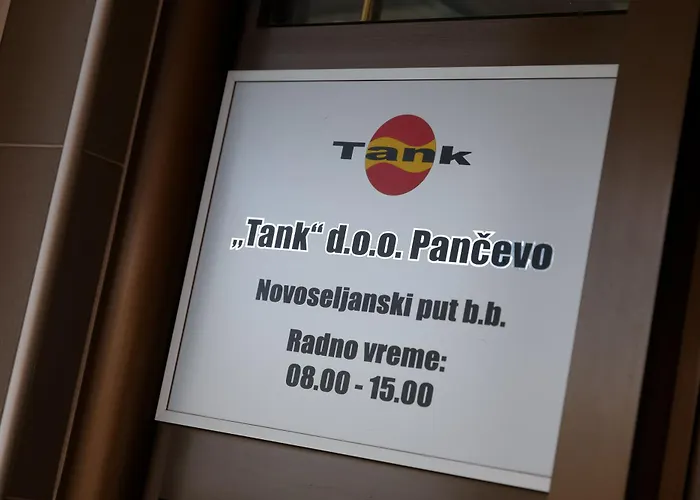 Smestaj Tank, Pancevo 아파트 *