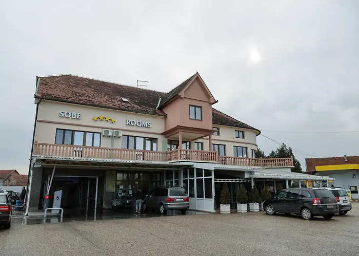 Smestaj Tank, Pancevo Salasi